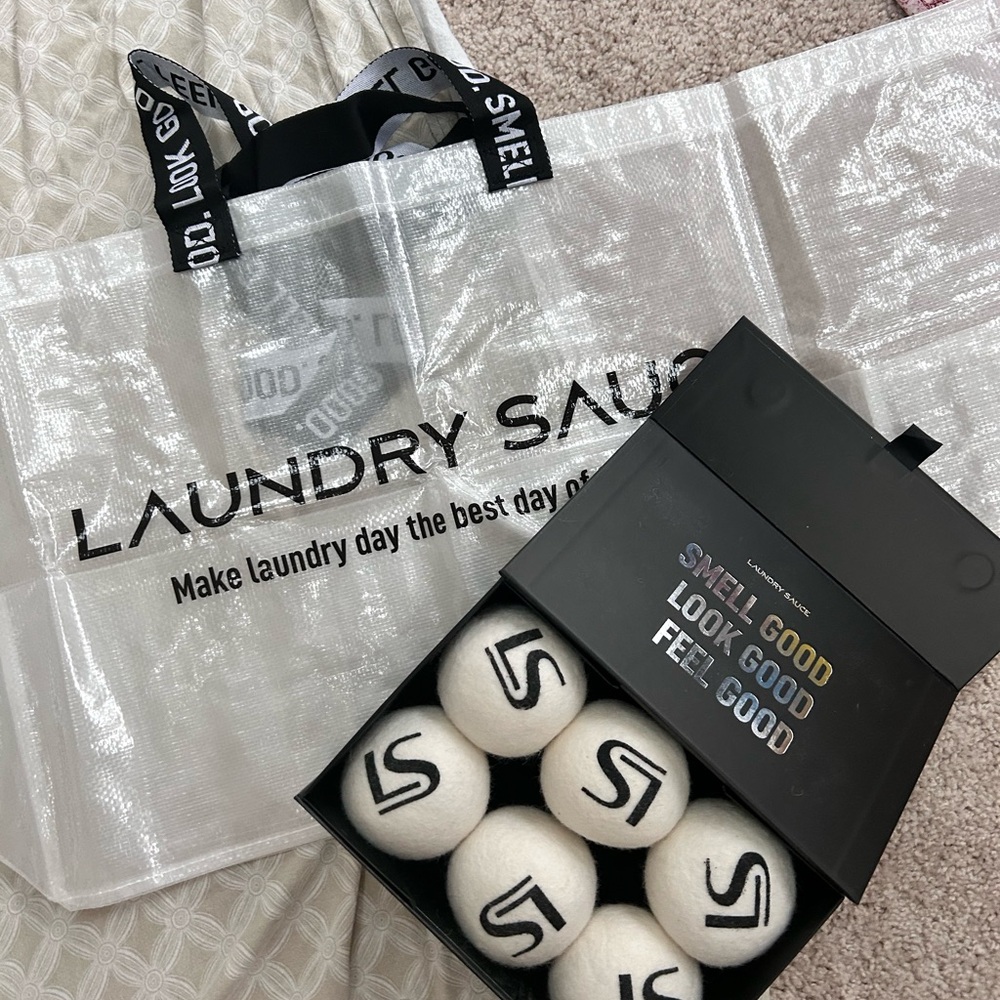 Laundry bag & Wool Dryer Ball set of 6.
